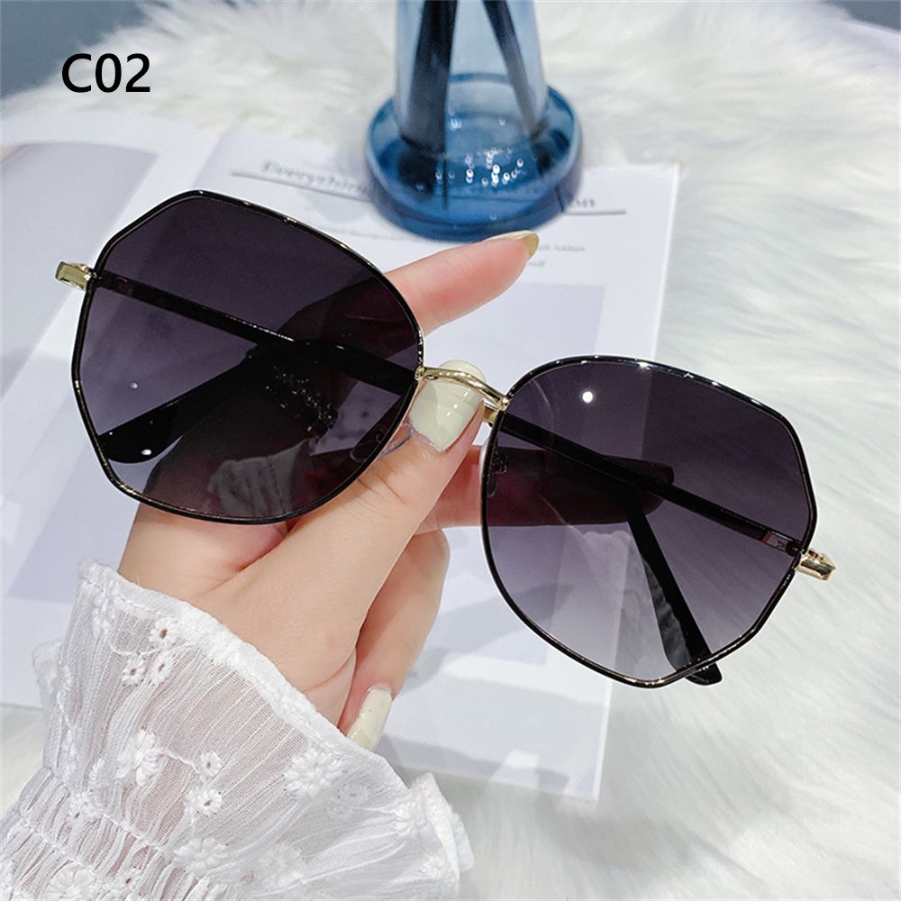 Luxury Designer Sunglasses – UV400 Oversized Fashion Shades