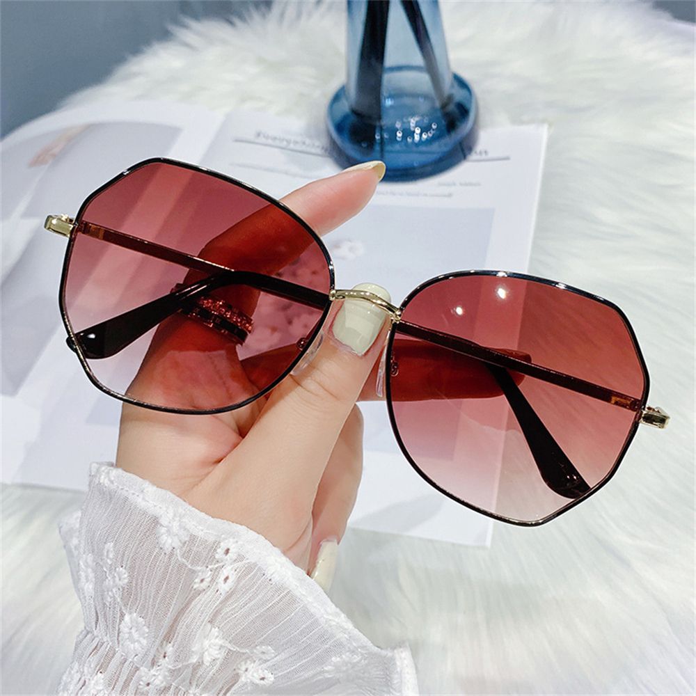 Luxury Designer Sunglasses – UV400 Oversized Fashion Shades